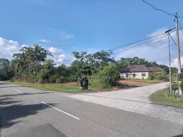 Tanah tepi jalan  1