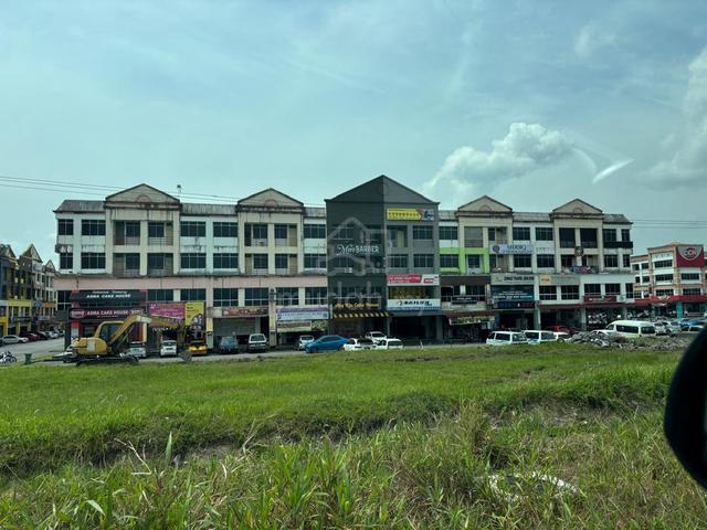 Desa Ilmu, Kota Samarahan 4 Storey Intermediate Shoplot For Sale . 1