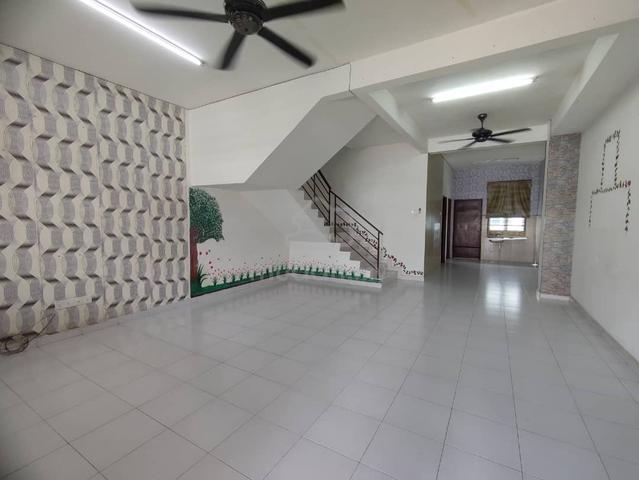 Rare Unit!! Near YTL Data Center Double Storey House For Rent 4+3 1