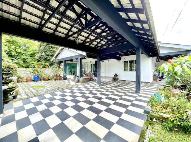 Single Storey Split-Level Bungalow Desa Subang Permai, Shah Alam 1