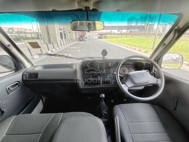 2001 Toyota Hiace 2.4 (M) Panel Van - 5