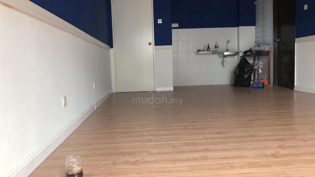 Apartment Stulang 2