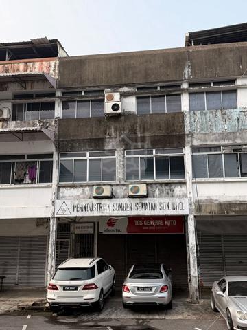 BELOW BANK VALUE 🔥  3 STOREY INTERMEDIATE SHOPLOT FOr SALE AT PADUNGA 1