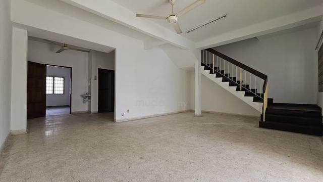 Double Storey SS18 Walking distance to LRT 1