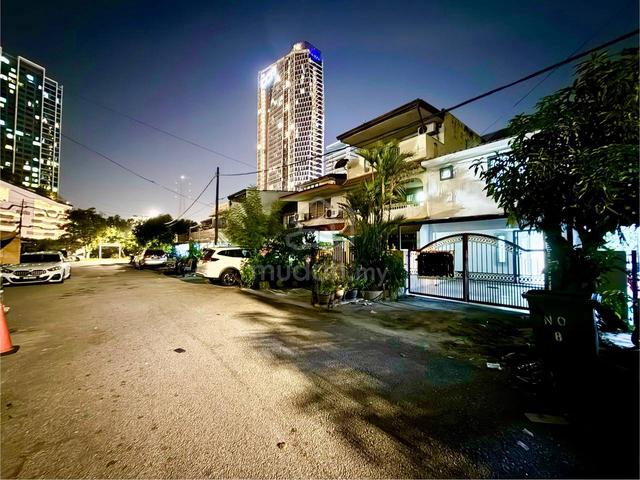 FULLY RENOVATED&NEWLY REFURBISHED@2.5 Storey PJS 6, Bandar Sunway, PJ 1