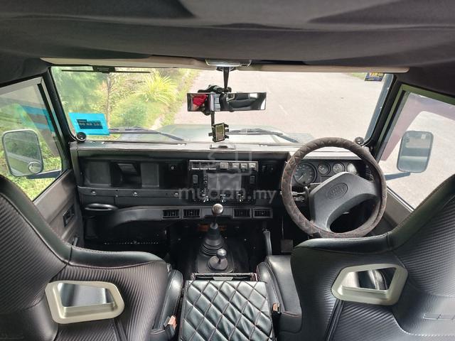 2002 Land Rover DEFENDER 2.5 110SW (M) - 2