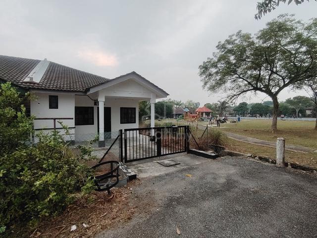 Single storey endlot with land @ Bernam Jaya 1