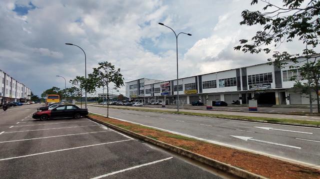 Road Facing 3 Storey Shoplot | Bandar Alam, Masai 1