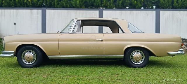 Mercedes Benz W111 Coupe 220SE C111 Fintail Batman - 2