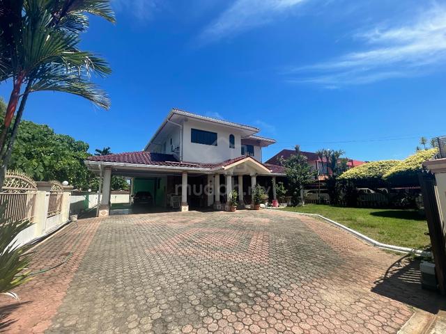 Large Bungalow in Tanjung Aru with sea views | quick drive to KK CBD 1