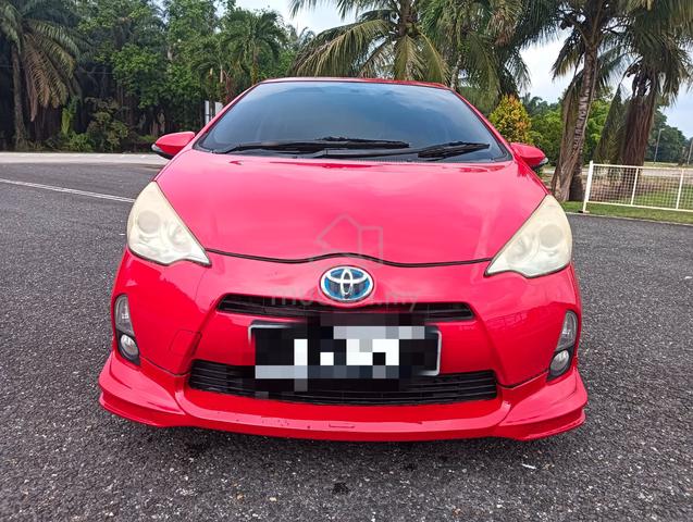 2013 Toyota PRIUS C 1.5 (HYBRID) NHP10R (A) - 4