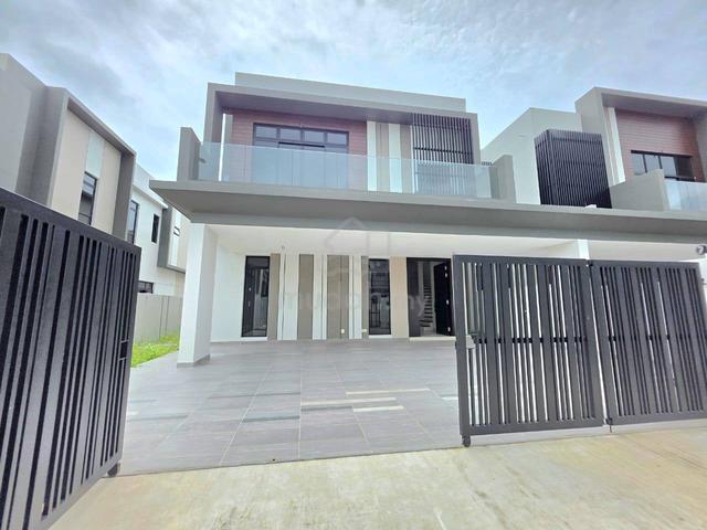 Danga Sutera/ 2 Storey Semi D/ 40x80 Intermediate/ Brand New Condition 1