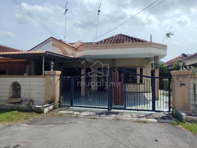 Single storey Semi d/Taman sri kluang 1