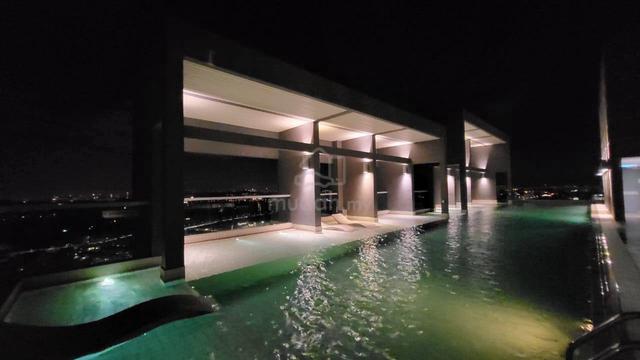 LakeFront Residence 1