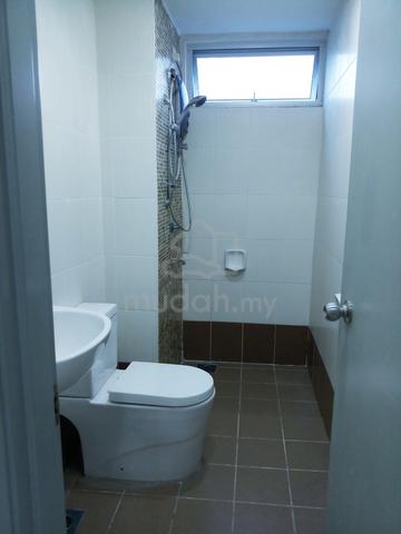 Comfortable Male Master Room at Suasana Lumayan Condominium 2
