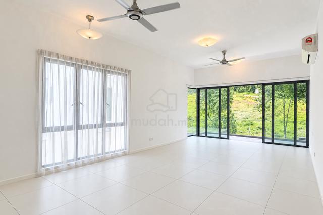 Townhouse Upper Floor End Lot Partly Furnished. Sunway SPK 3 Damansara 1