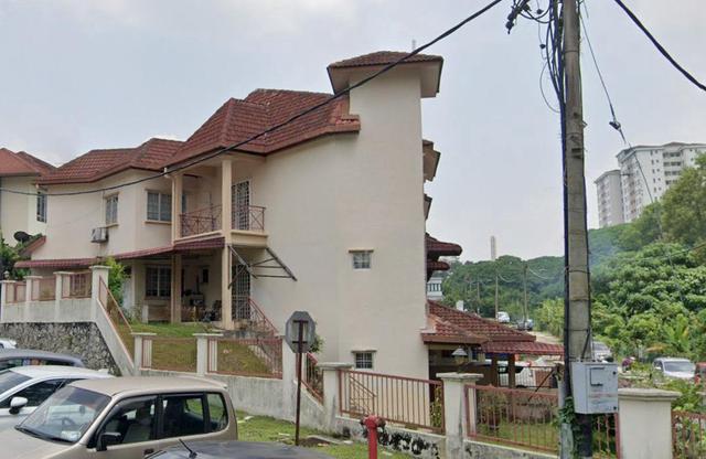 (Below Market 300K) Taman Minang Ria 2.5 Storey House 3