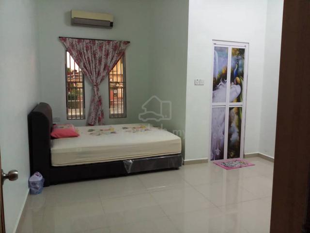 ROOM FOR RENT with exterior bathroom😊Female ...FULLY FURNISHED 2