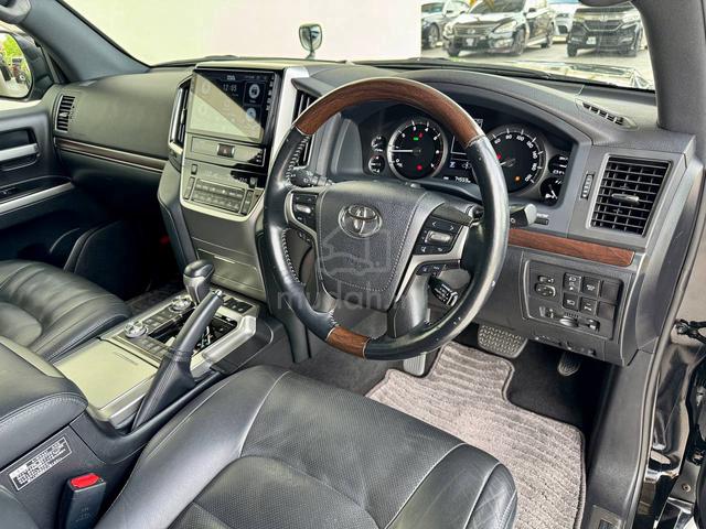 Toyota LandCruiser 4.6ZX URJ202 Facelift High Spec - 5