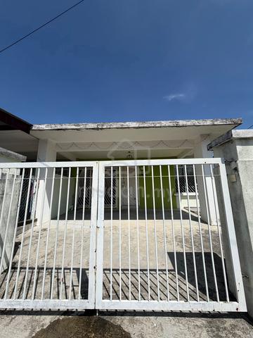 Selangor Sepang Partially Furnished Semi-Detached House For Rent 1