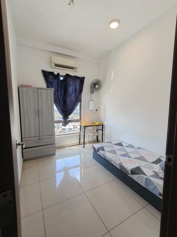 COZY SINGLE ROOM AT TREE SPARINA NEAR AIRPORT n F.I.Z BAYAN LEPAS 1