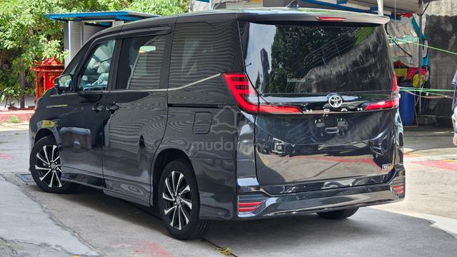 2023 Toyota NOAH 2.0 SZ / 8K KM MILEAGE / GRADE 4A - 2