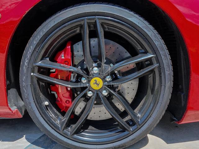 2016 Ferrari 488 GTB LOW MILEAGE / WELL KEPT - 5