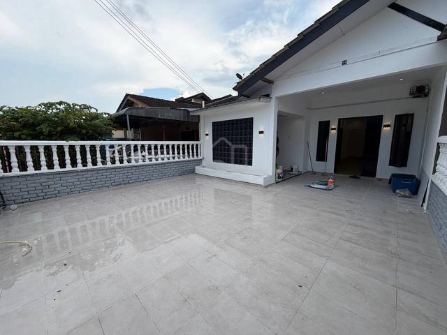 Renovated Single Storey Taman Rinting, Johor Bahru 1
