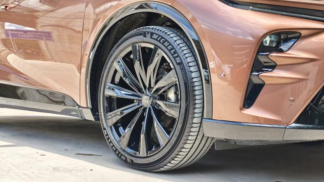 2024 Toyota Crown Sport 2.5 Z HEV SUV - 3