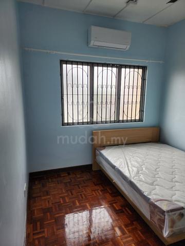 Spacious middle room (Private Room) 1