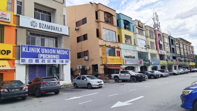Ground Floor Shop Bandar Puchong Utama facing main road for rent 1