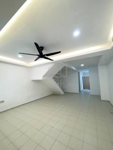 Pasir Gudang, Scientex Jalan Pelanduk,2Tingkat 4Bilik Tidur, Full Loan 1
