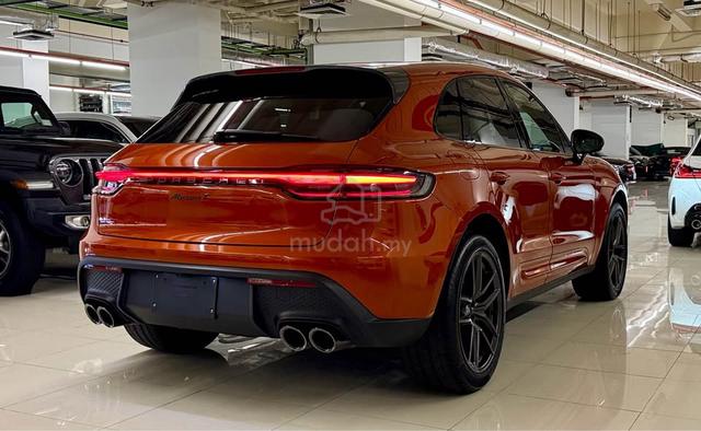 2023 Porsche MACAN 2.0 PAPAYA METALLIC MACAN T - 2