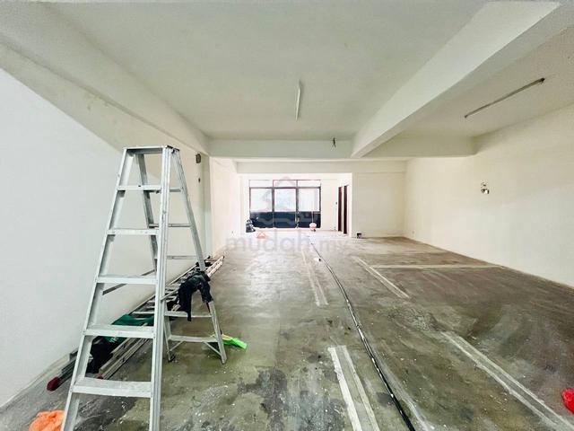 PRIME LOCATION🔥 2ND FLOOR CORNER 😍 Jalan Keluli Seksyen 7 Shah Alam 1