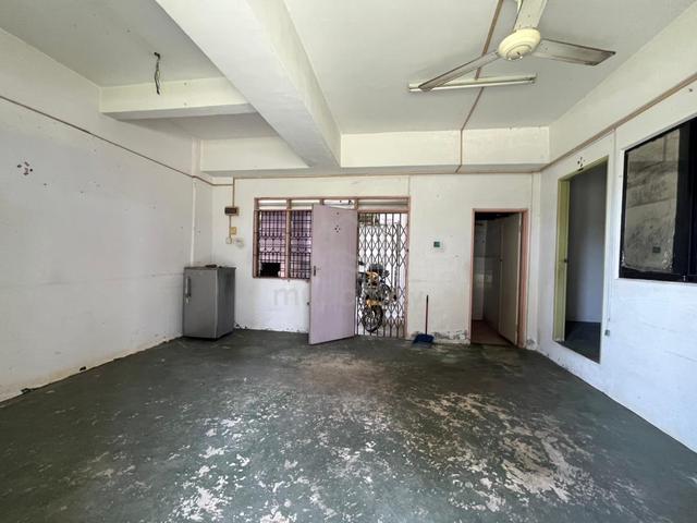 Flat Taman Molek 1