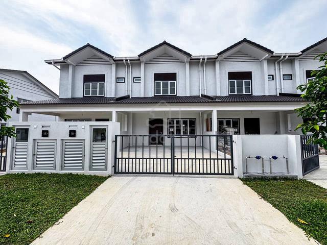 MUAH! Double Storey, M Senyumia, Bandar Baru Salak Tinggi 1