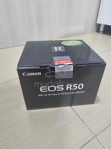 Canon R50 99% like new, let go with free gifts - photo 3 of 3