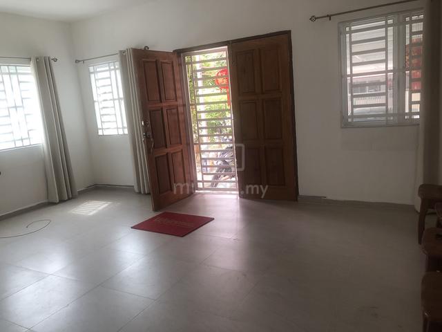 2-Storey End Lot For Rent 1