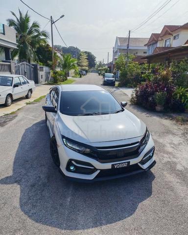 CIVIC FC 2017 FULLY LOADED 1.8 with PADDLE SHIFT - 4