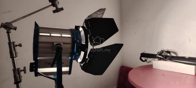 Bronic 1000W(1K) Tungsten Video Light + new bulbs - photo 2 of 6