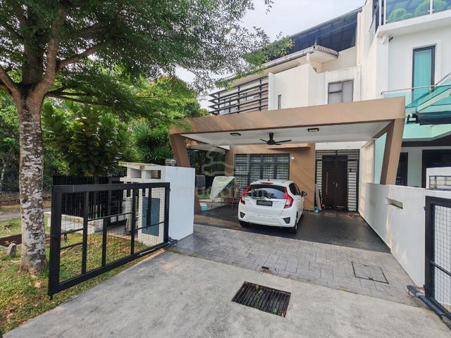 Partly Furnished! End Lot 3 Storey @Laman Glenmarie (Adenium) 1