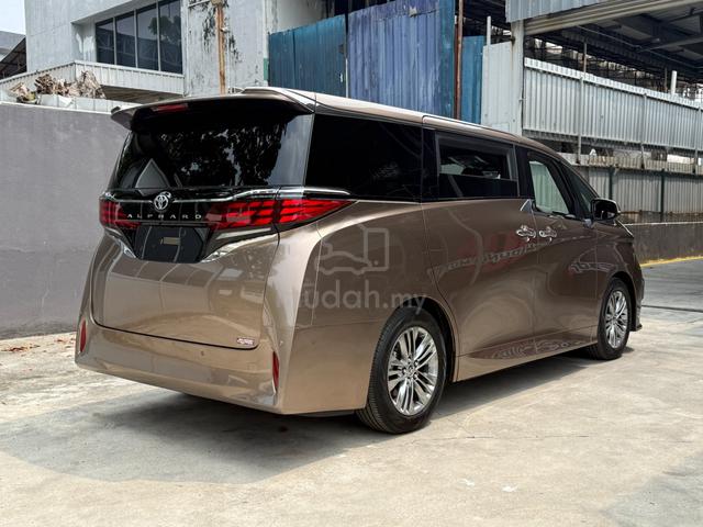 2024 Toyota ALPHARD Z Gold 💛 Mileage 4k km Only - 2