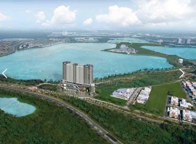 Bilik Master Room dengan pemandangan tasik di Saville D'Lake, Puchong 1