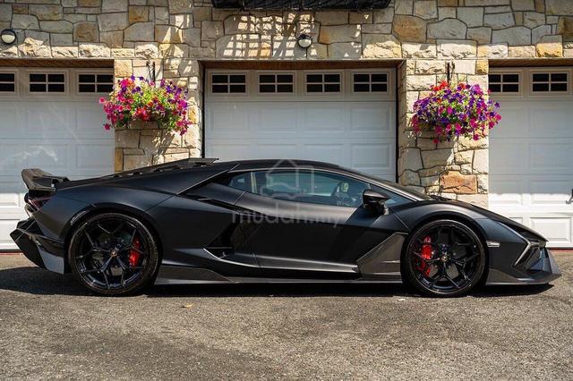 2025 Lamborghini Revuelto V12 CT CARBON BODY KIT - 2