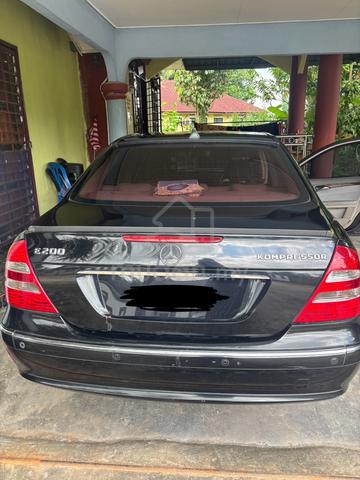 Mercedes E200 W11 1.8 (2004) - 2