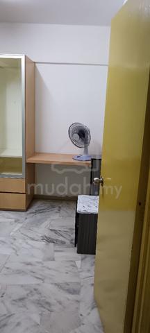 Room available for single ladies 1