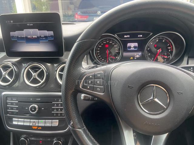 2019 Mercedes-Benz GLA200 1.6 Night Edition SUV - 4