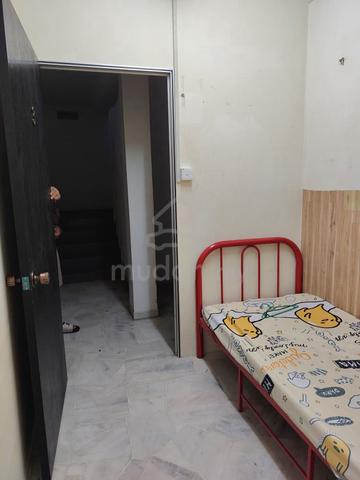 LowDepo Room CIQ Stulang Laut Johor Bahru
 1