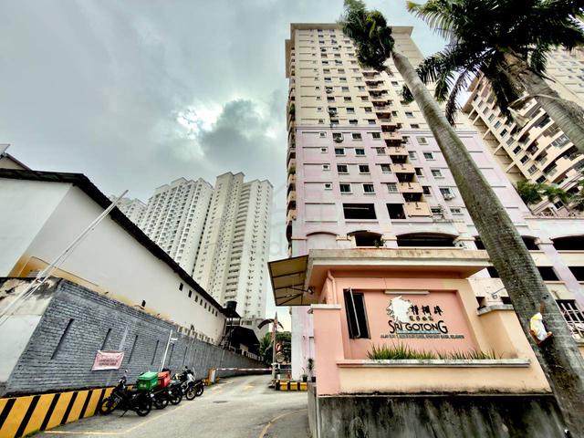 Sri Gotong Apartment 1