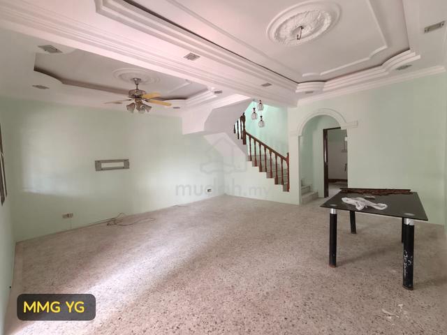 Taman Klang Utama Double Storey House For rent with kitchen table top 1